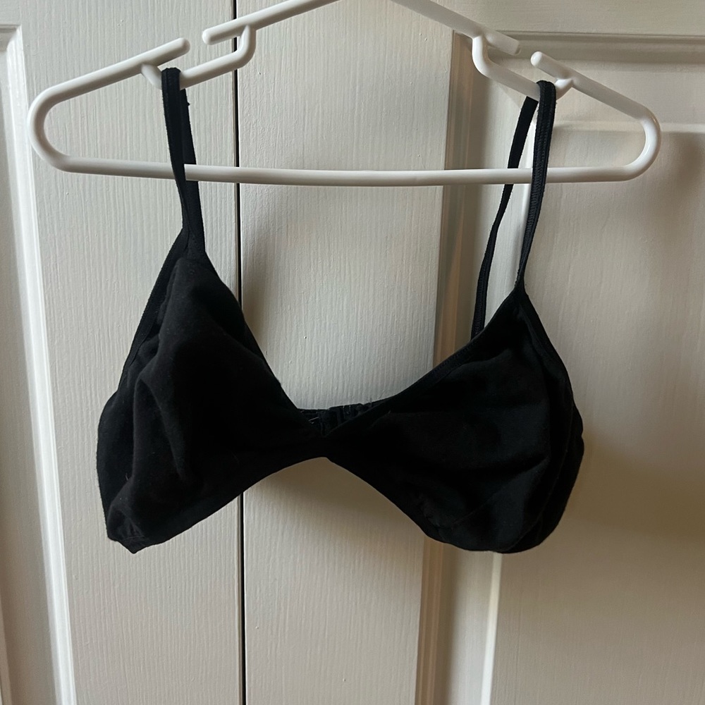 Victoria Secret black triangle bra size 36 in great condition!!